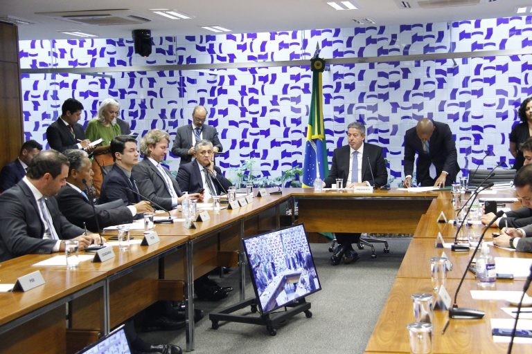 Líderes vão discutir postura dos parlamentares no Plenário e nas comissões