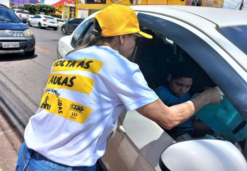 Campanha leva orientações sobre trânsito seguro para mais de seis mil pais e alunos em Cuiabá e VG