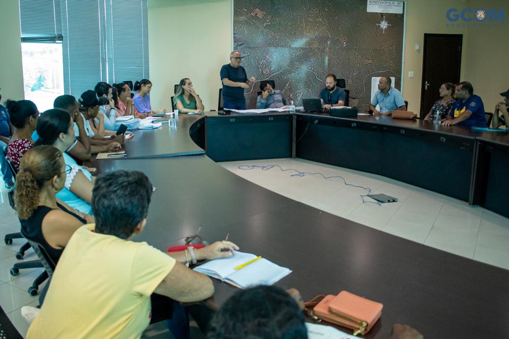 Zé do Pátio recebe comissão de moradores do bairro 10 de Junho e faz compromisso de regularização e obras de drenagem