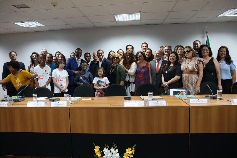 Tomam posse novos conselheiros do Conanda