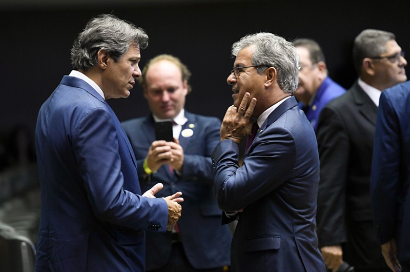 IFI: inflação crescente e política fiscal 'em compasso de espera' impedem queda dos juros