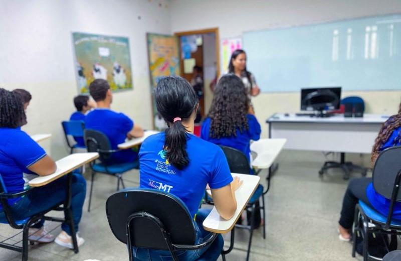 Governo de MT sanciona lei que incentiva professores a melhorarem desempenho