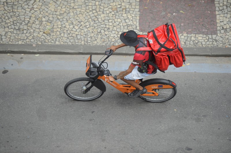 Apenas 23% dos que trabalham em transporte por aplicativo pagam INSS