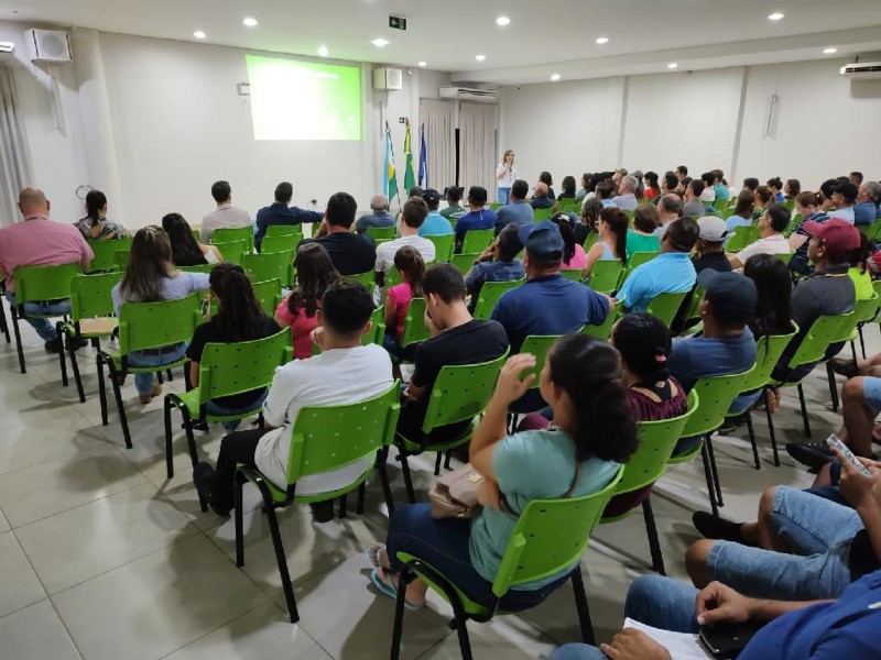 Técnicos do Indea e do Mapa dão palestras em propriedades na fronteira para prevenir gripe aviária em MT