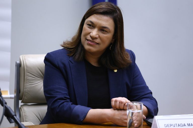 Projeto cria pensão especial para crianças órfãs em decorrência de feminicídio