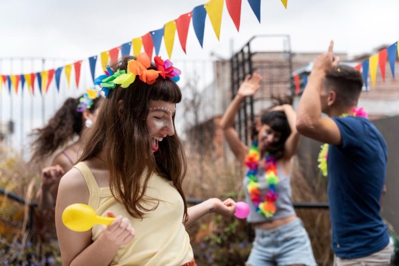 Delegada faz alerta sobre crimes sexuais durante o Carnaval: "Não é não"