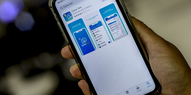 Caixa oferece crédito de R$ 300 a R$ 1 mil pelo celular