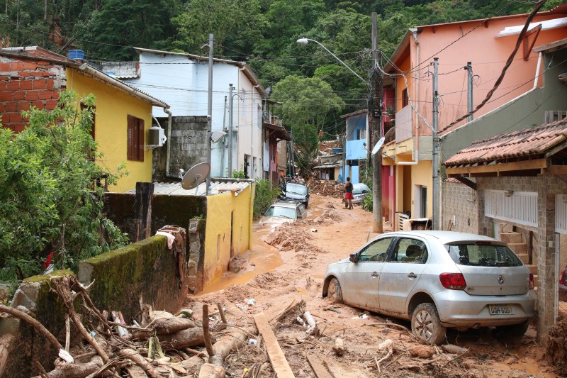Seguradoras já resgataram 3 mil veículos no litoral norte paulista