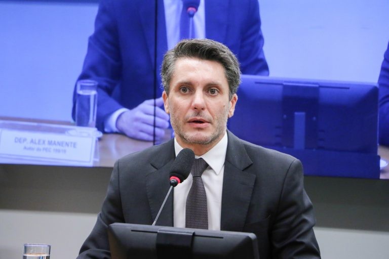 Projeto cria programa para combater tráfico de pessoas em aeroportos e aeronaves