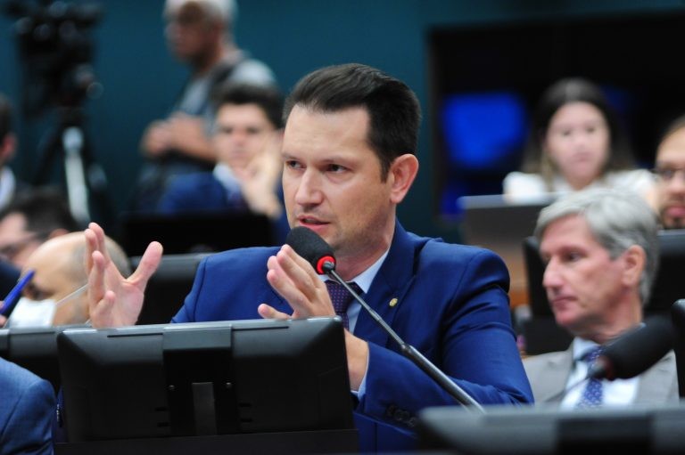 Projeto institui parcelamento tributário para contribuintes afetados por fim da 