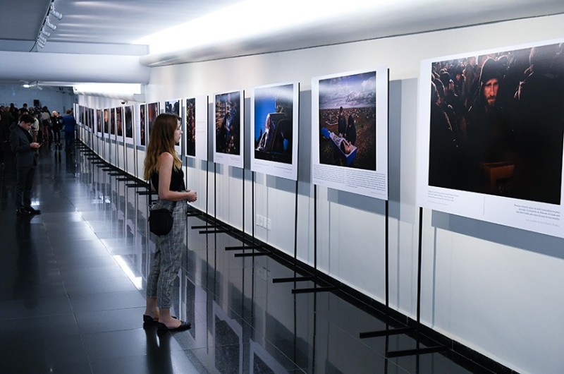 Senado recebe exposição fotográfica sobre invasão russa na Ucrânia