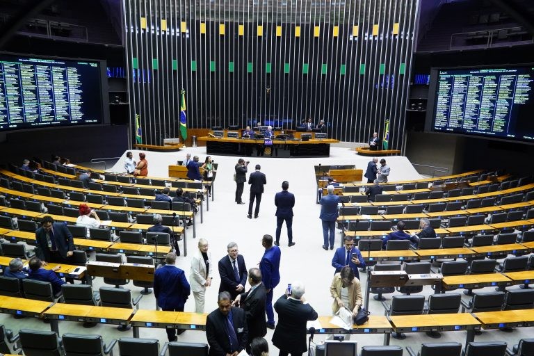 Deputados analisam MP que amplia prazo das linhas de crédito do Pronampe; acompanhe