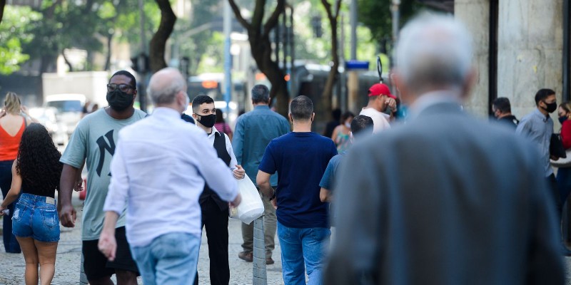 Covid-19: Brasil registra 210 óbitos e 14,4 mil infecções em 24h