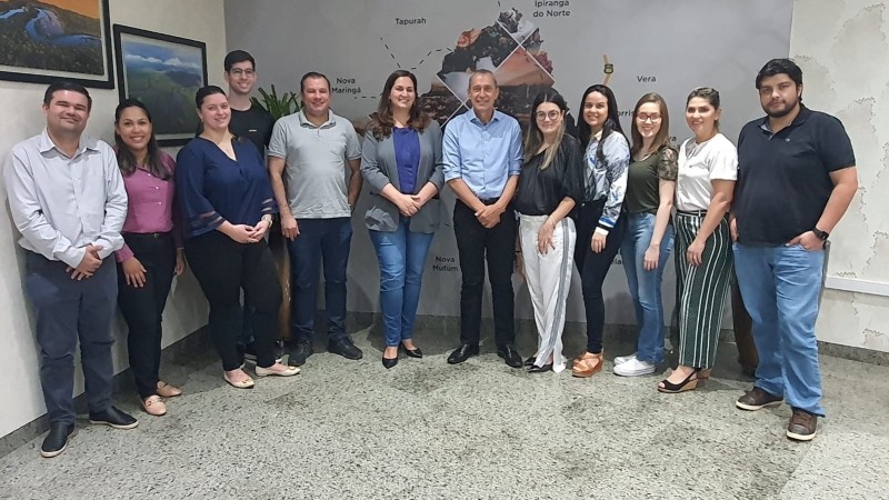 Prefeito Miguel Vaz recepciona novos médicos residentes