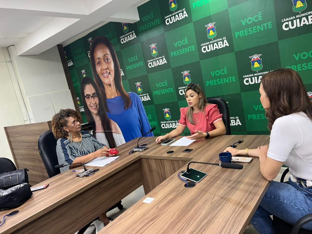 Edna protocola denúncia-crime contra Dilemário na PF