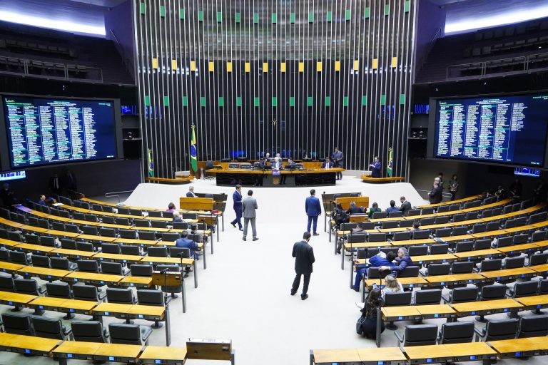 Câmara aprova direito a acompanhante para mulher que realizar exame com sedação; acompanhe