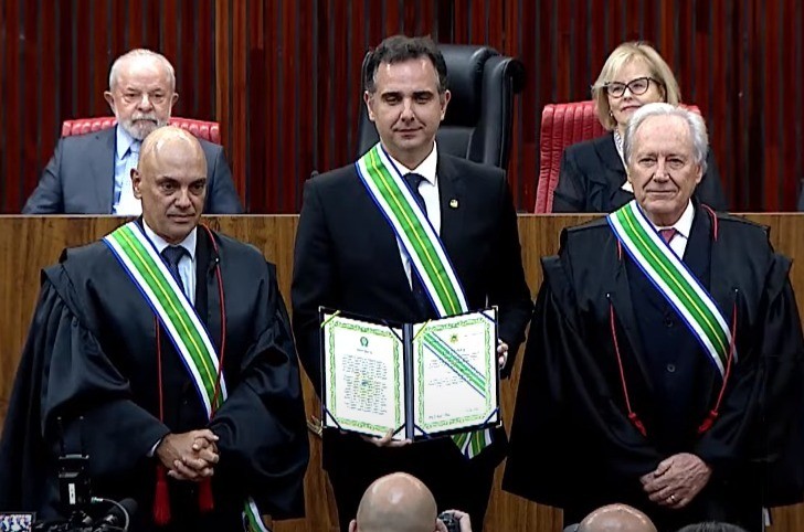 Rodrigo Pacheco é condecorado pelo Tribunal Superior Eleitoral