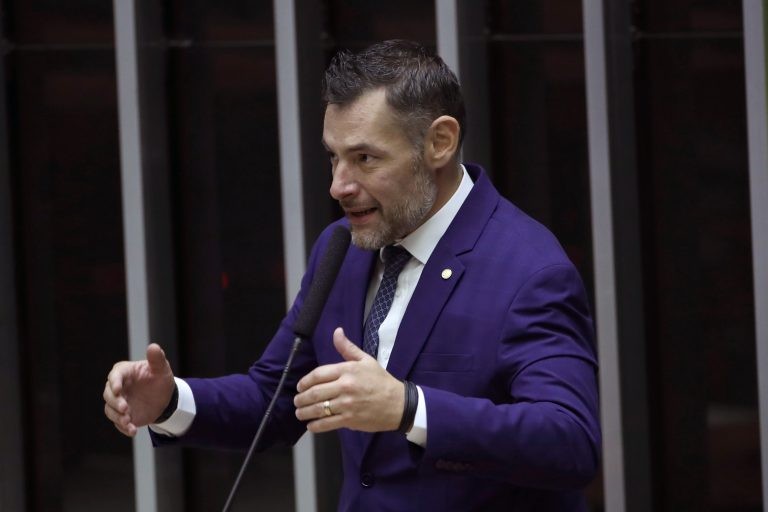 Projeto impede condenado por violência doméstica de receber pensão alimentícia