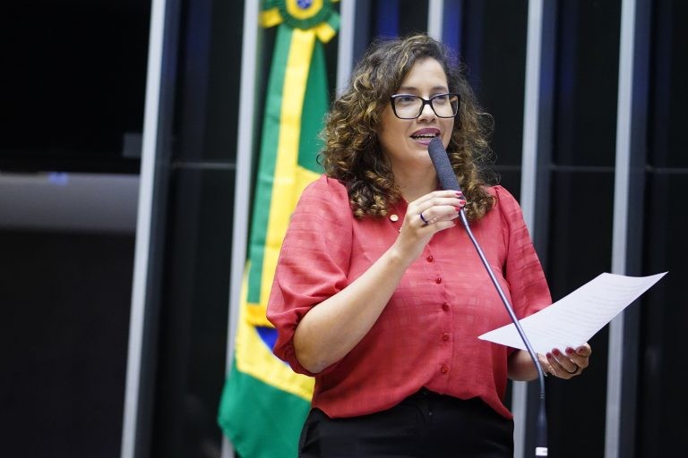 Proposta assegura benefício do INSS à mulher em eventual afastamento do trabalho por violência doméstica