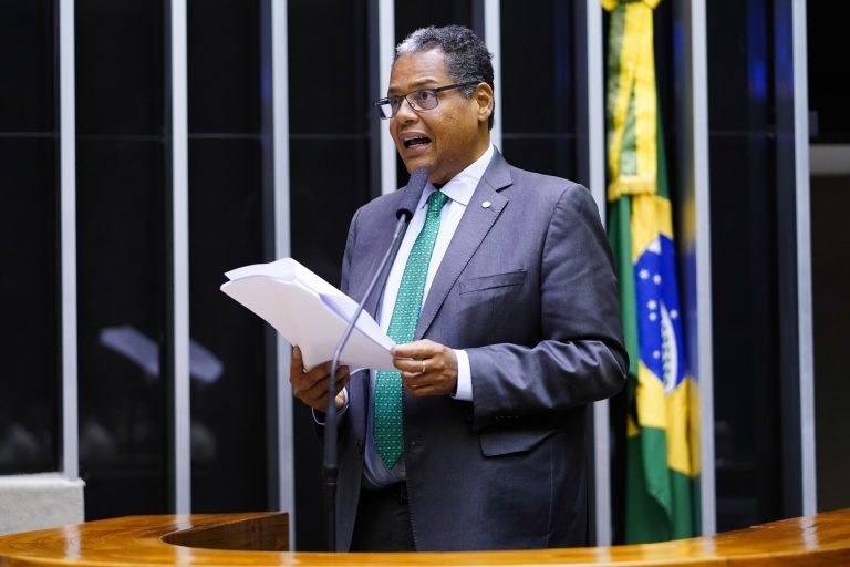 Líder do PSD promete diálogo por pacificação e pelo sucesso do novo governo