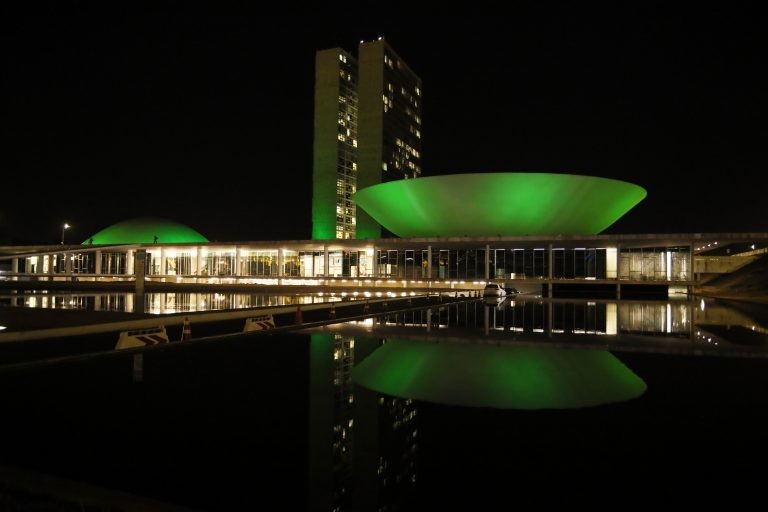 Congresso recebe iluminação verde pelos dias do doador de órgãos e da doença de Huntington