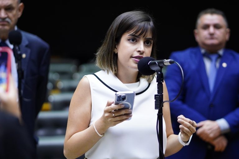 Câmara aprova projeto que tipifica crime de abuso de poder em troca de benefício sexual; acompanhe