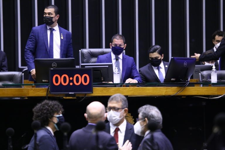 Congresso derruba veto e permite formação de federação partidária