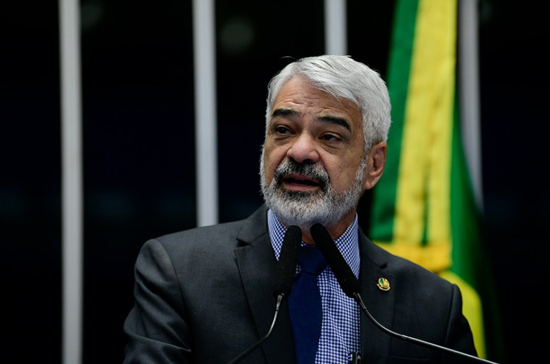 Humberto Costa cobra a volta de incentivos fiscais à indústria química