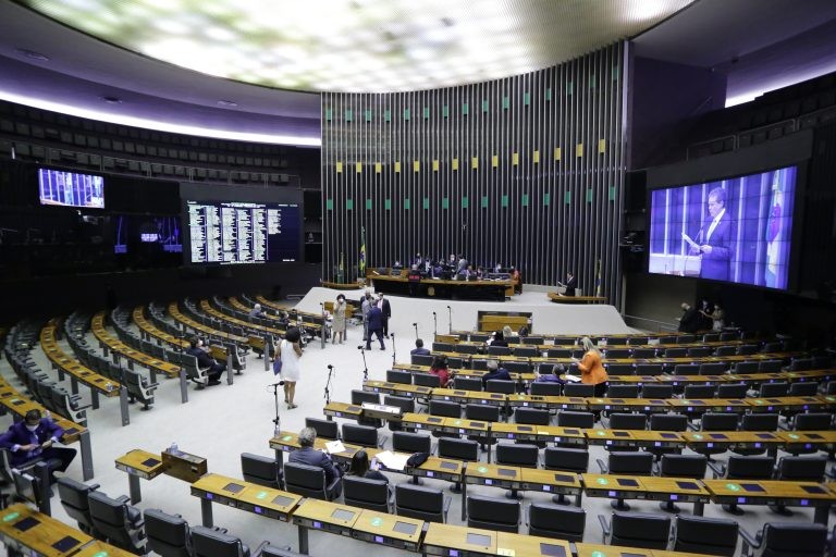 Plenário da Câmara adia votações para terça-feira - Copia