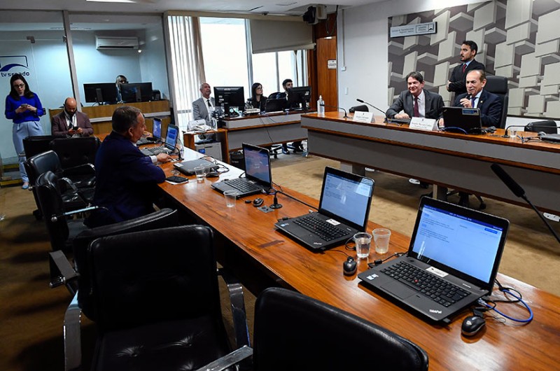 CDR analisa convites a seis ministros