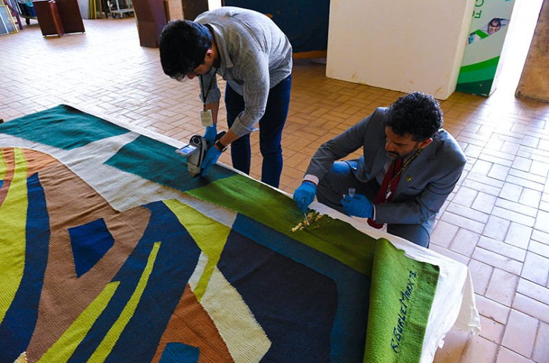 Tapeçaria vandalizada passa por perícia da Polícia Federal