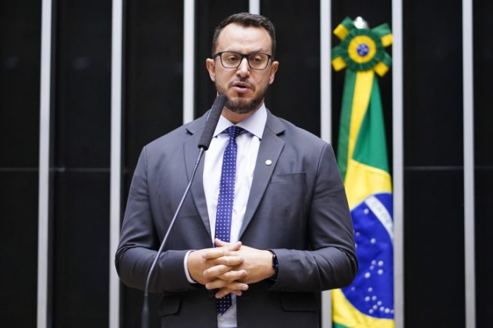 Projeto permite prisão temporária de indiciado por crimes resultantes de preconceito de raça ou cor