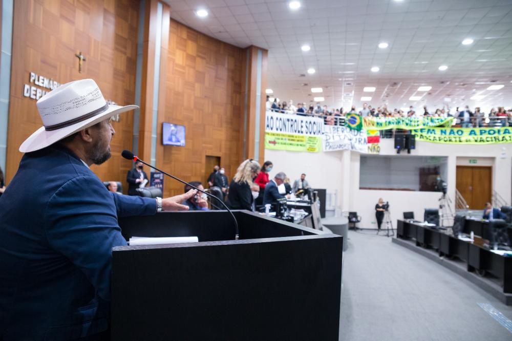 Em decisão unânime, TJ não acata ação do MPE e mantém proibição de passaporte sanitário em MT