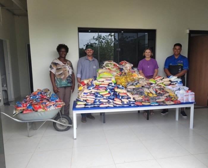 Cras recebe mais de cinco toneladas de alimentos