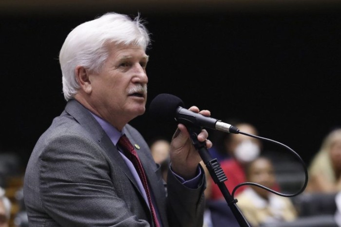 Comissão de Trabalho elege Airton Faleiro como presidente