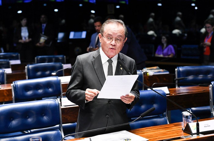 Zequinha Marinho homenageia Conjove-PA e Rede Boas Novas