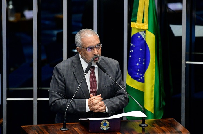 Paim defende continuidade da política de cotas em instituições públicas de ensino