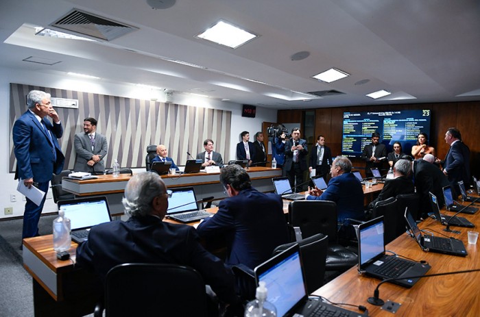 CE aprecia atendimento a alunos com transtorno de aprendizagem na faculdade