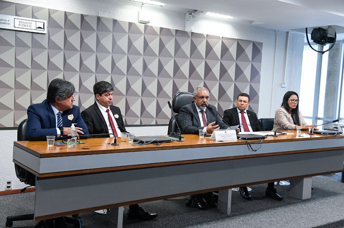 Debate sobre Estatuto do Trabalho tem críticas à terceirização precarizada