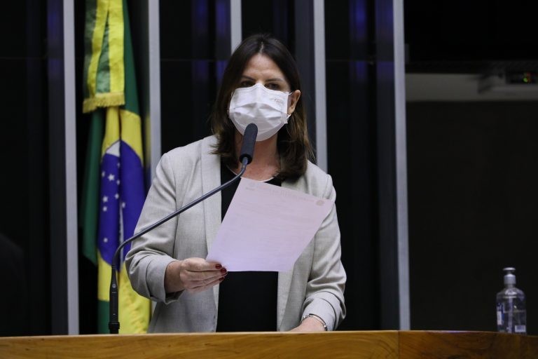 Instalada comissão especial sobre proposta que destina recursos da União para assistência social