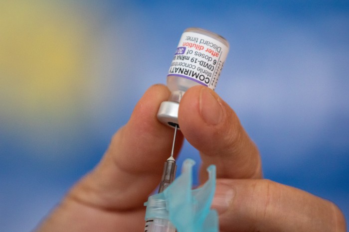 Covid-19: SP vacina gestantes e puérperas com bivalente da Pfizer