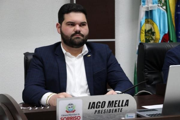 Iago Mella indica a construção de um ponto de ônibus com cobertura em frente à faculdade Unic