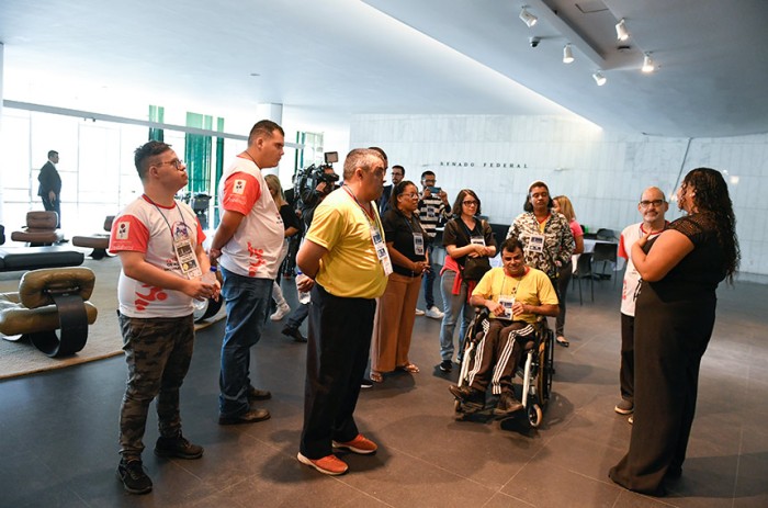 Atendidos da Pestalozzi apresentam ideias legislativas