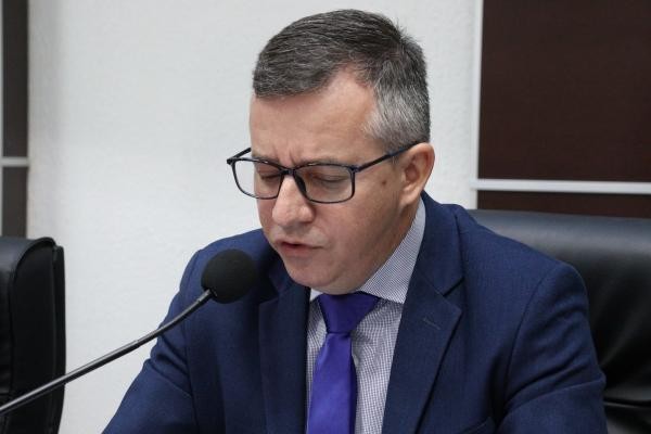 Celso Kozak solicita ao Executivo a construção de pontos de ônibus nas escolas estaduais e municipais