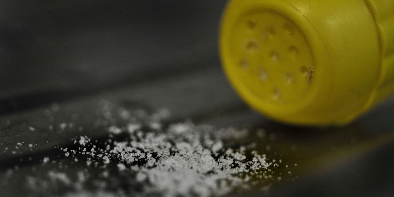 Redução de sódio nos alimentos pode prevenir 2,6 mil mortes em 20 anos
