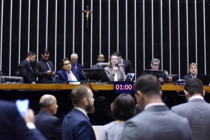 Câmara pode votar hoje projeto que favorece réu quando houver empate em julgamento