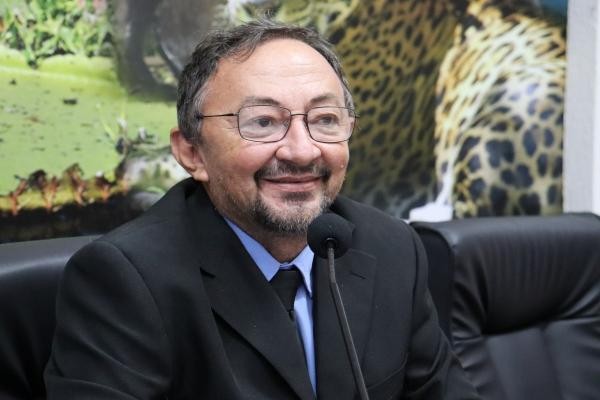 Vereador pede entrega gratuita de uniforme escolar para todos os alunos da rede municipal seguindo exemplo da rede estadual de ensino