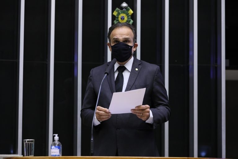 Câmara aprova punição para quem divulgar imagens que promovam violência no trânsito