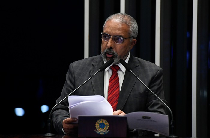 Paim destaca importância de cotas para negros na administração pública