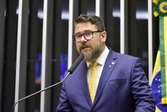 Projeto concede isenção tributária para que mulher vítima de violência compre arma